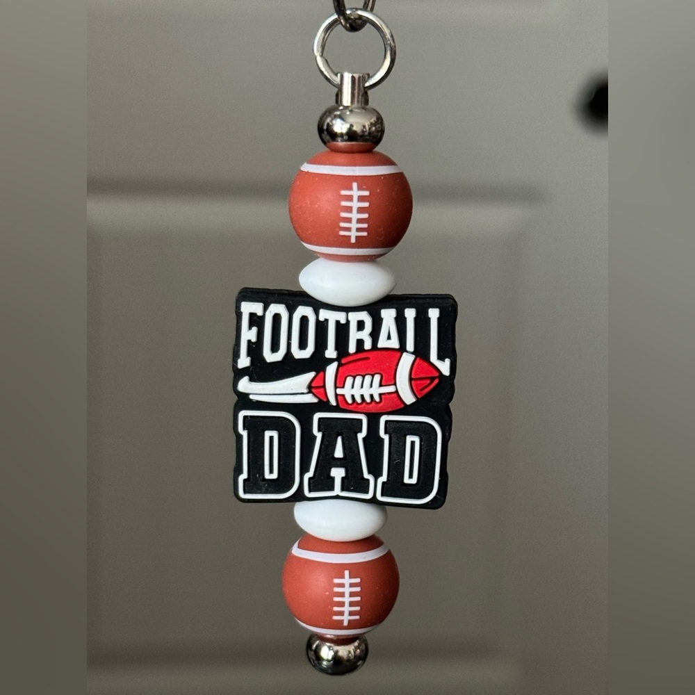 U24. FOTTRALL DAD 
🎁 Wonderful Set: Pen and Keychain